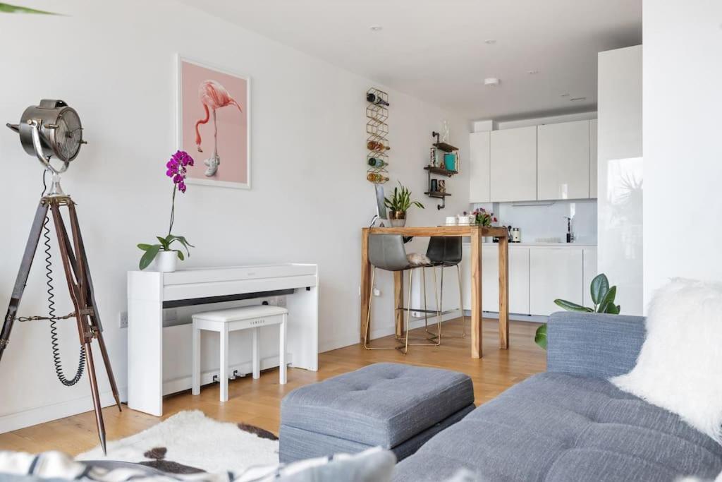 Modern New 1-Bedroom Home Stunning Views