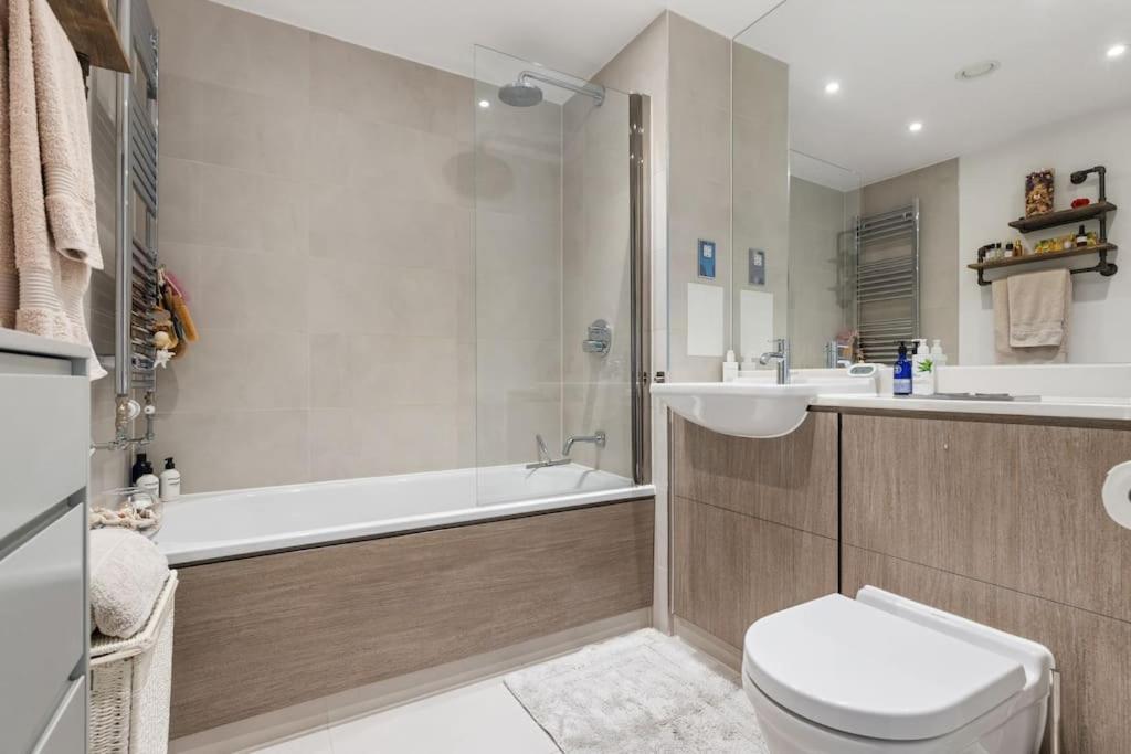Modern New 1-Bedroom Home Stunning Views