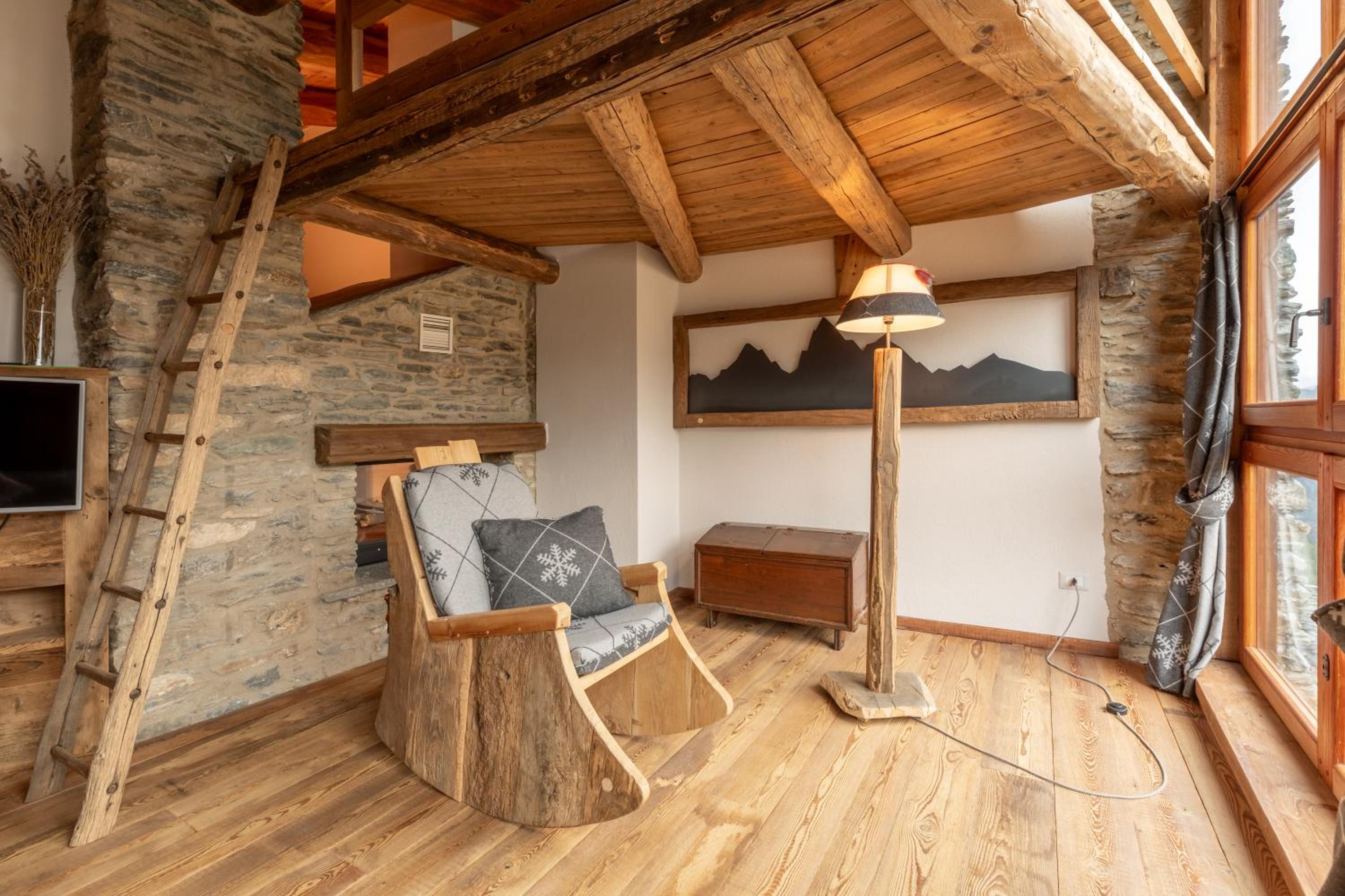 Elva Apartments