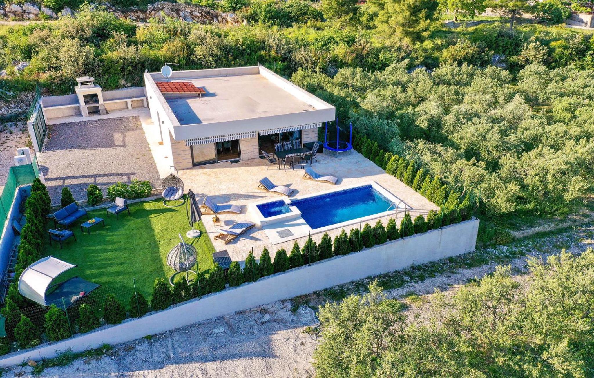Stunning Home In Kastel Novi