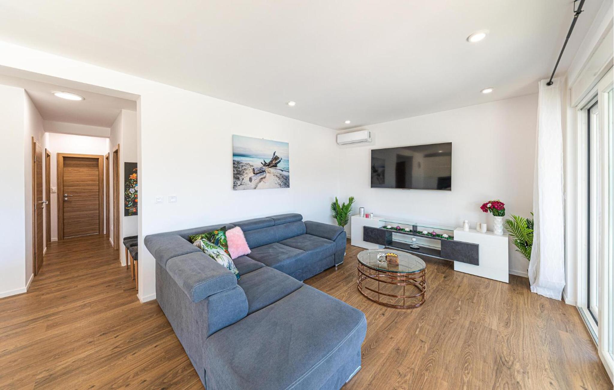 Stunning Home In Kastel Novi