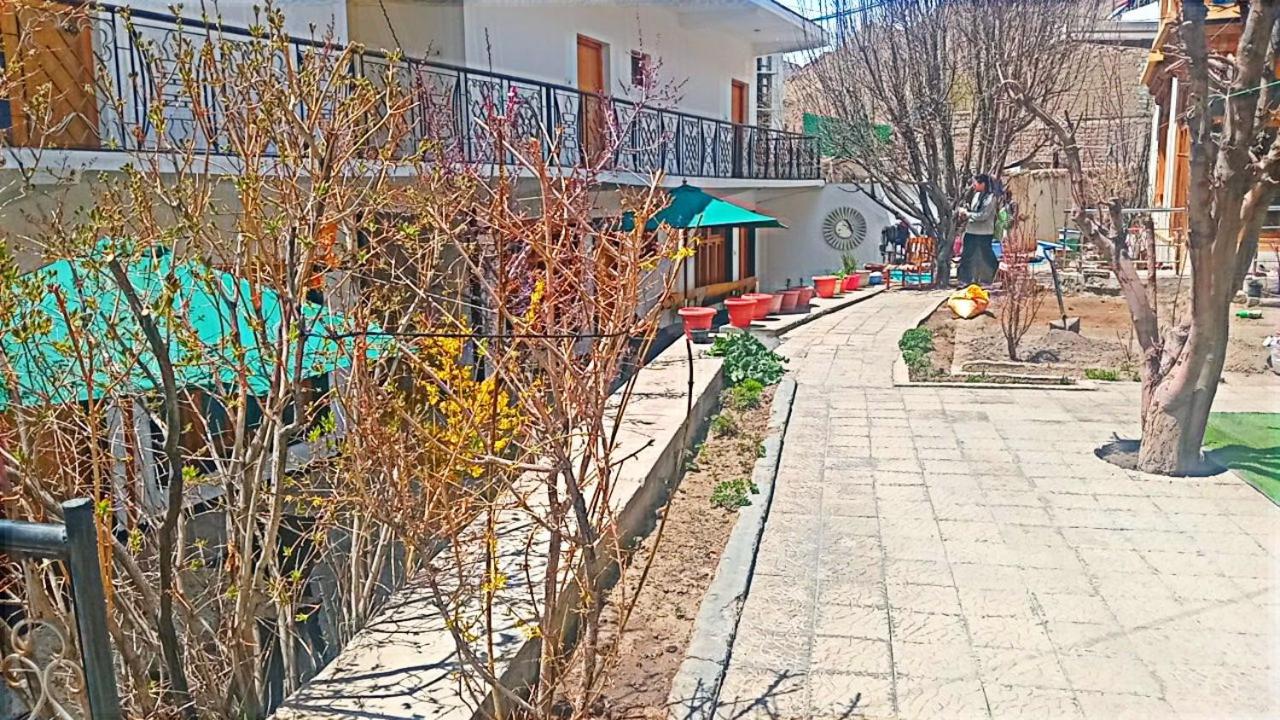 Photo 12
