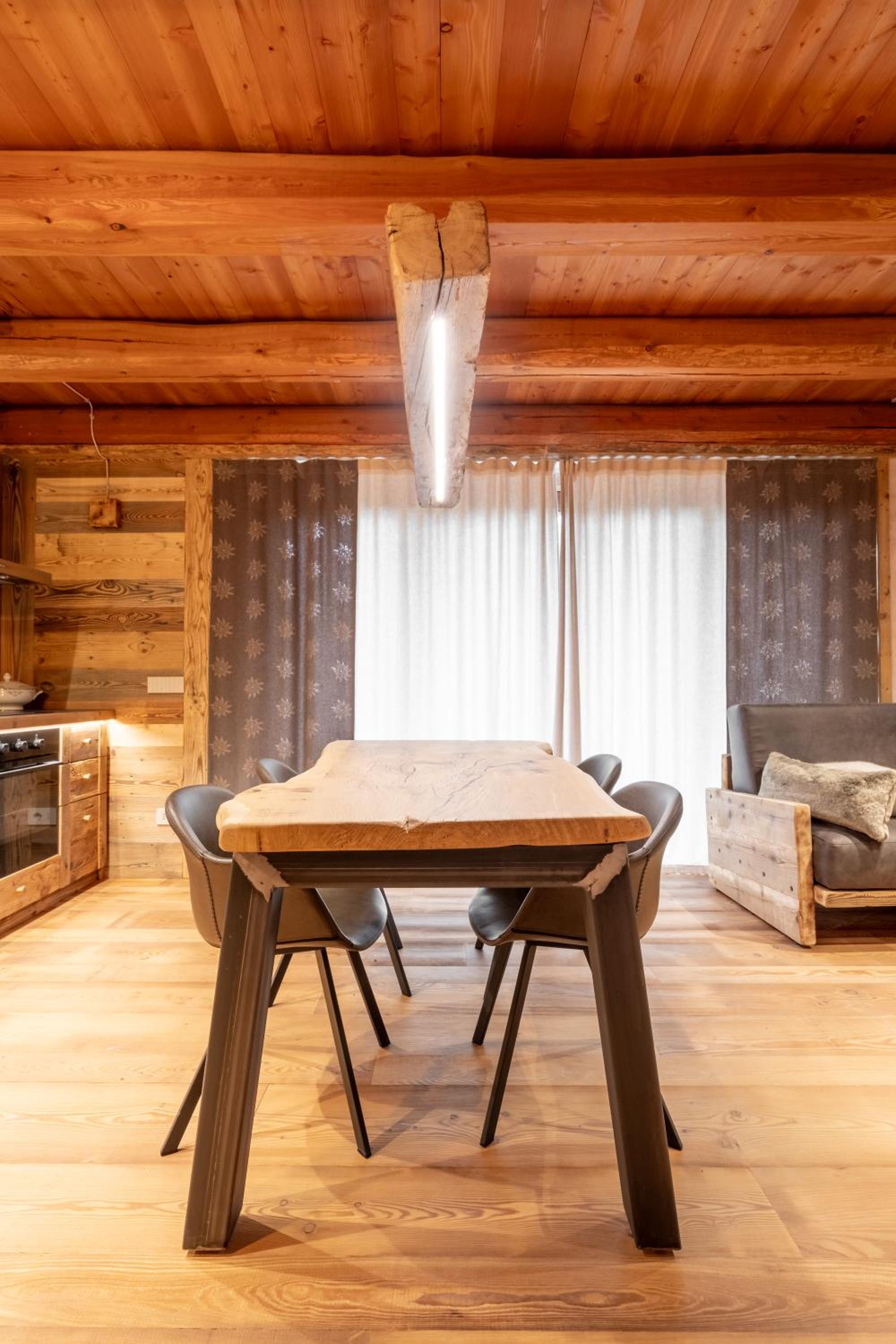 Elva Apartments