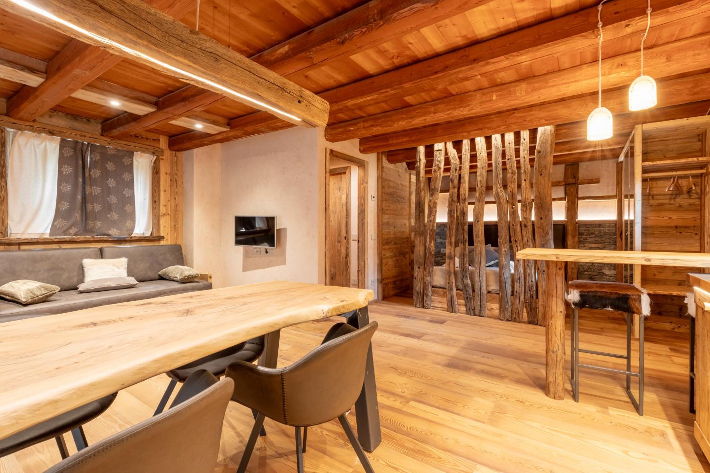 Elva Apartments