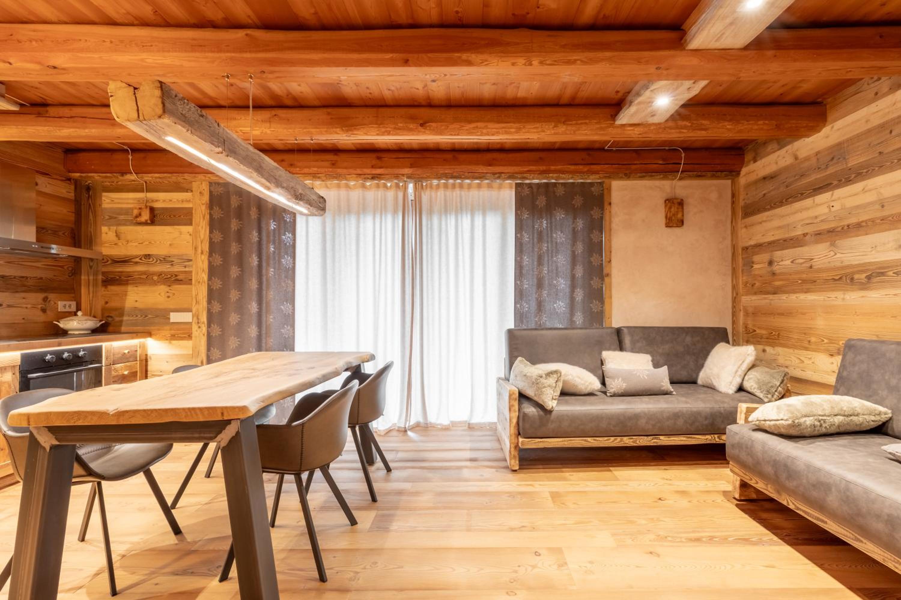 Elva Apartments