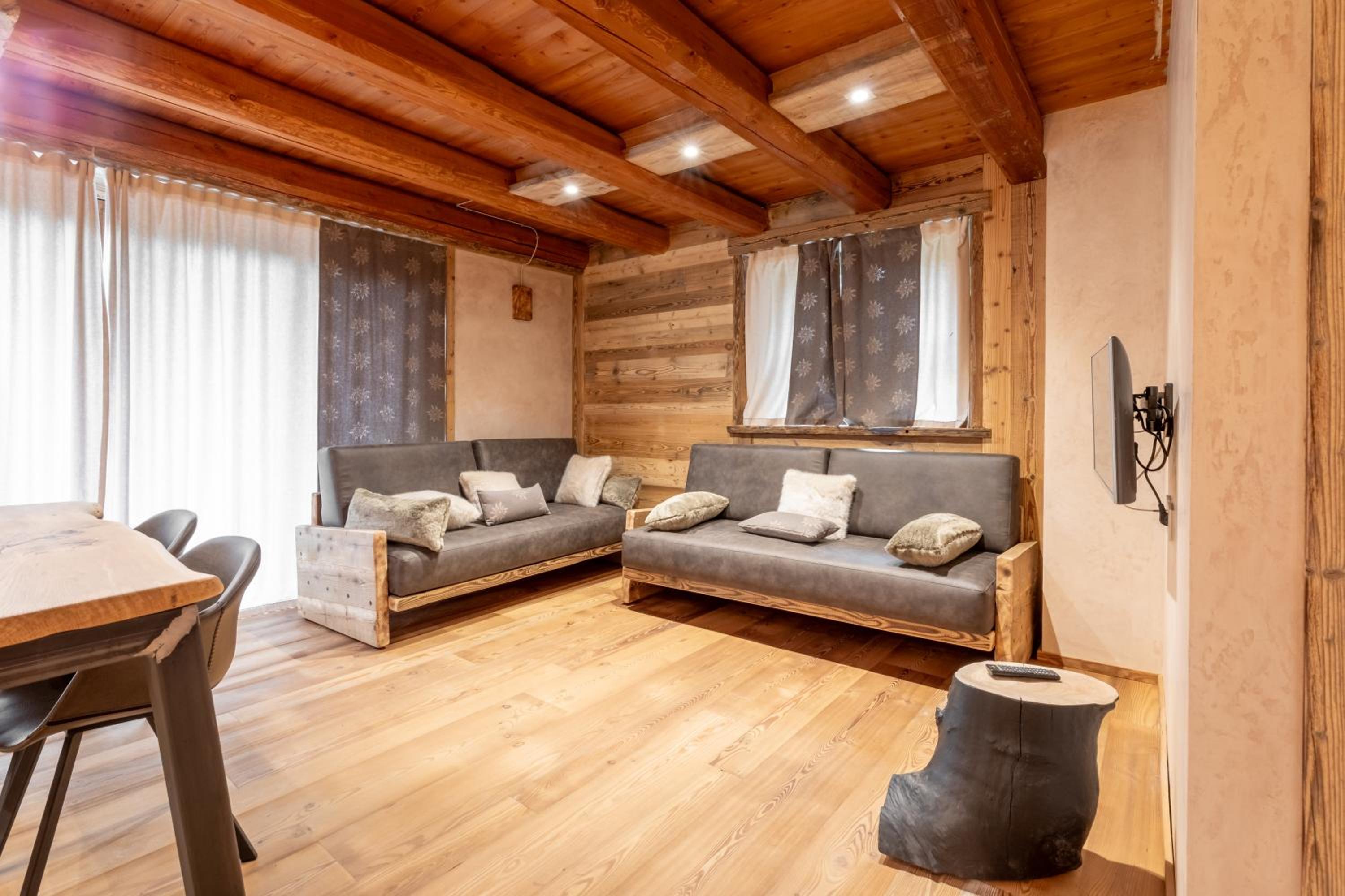 Elva Apartments
