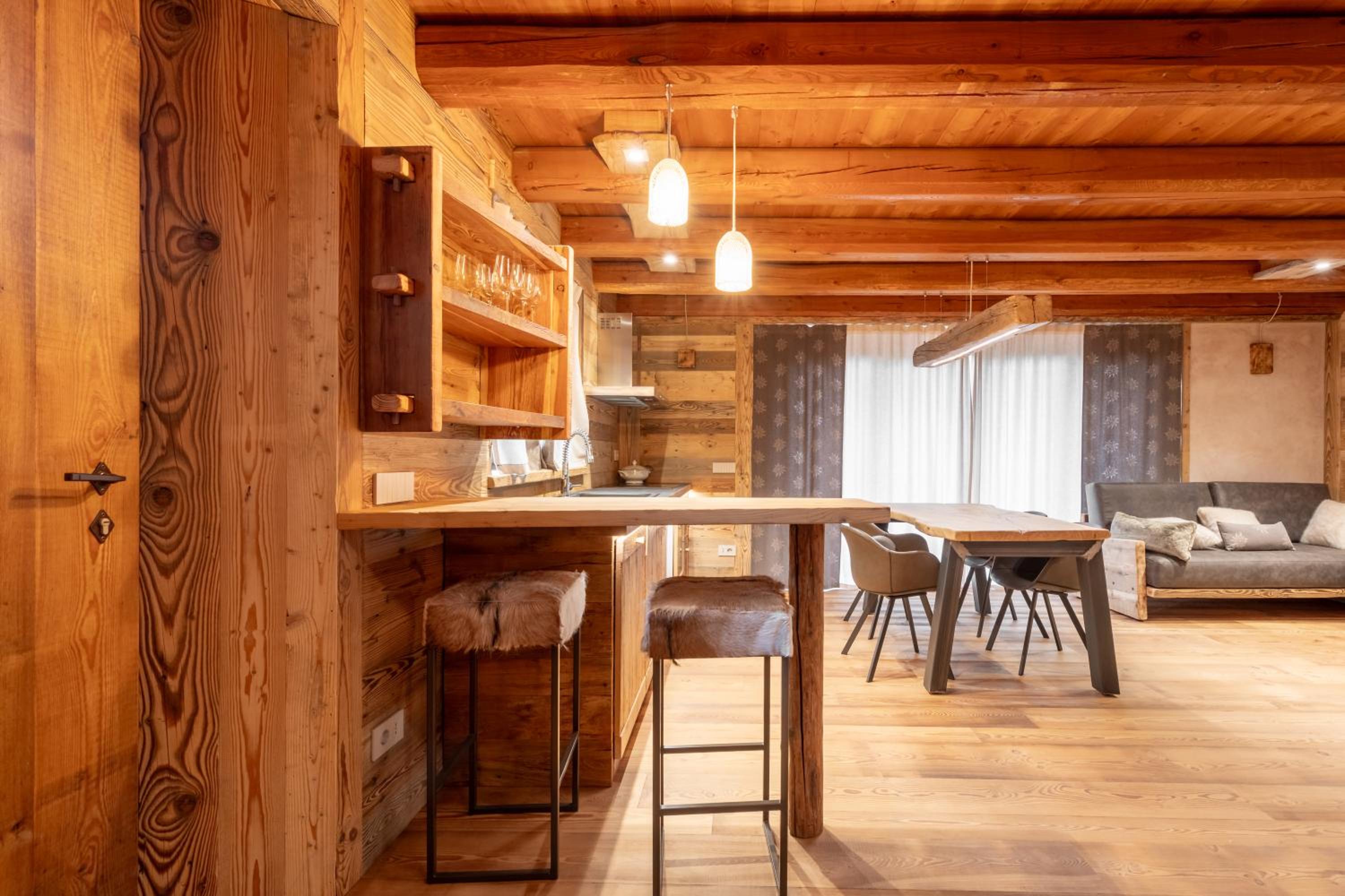 Elva Apartments