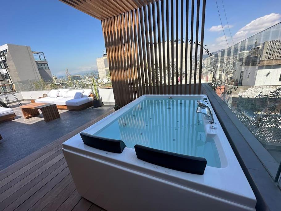 Achrafieh Rooftop 1-BR with Jacuzzi view 4