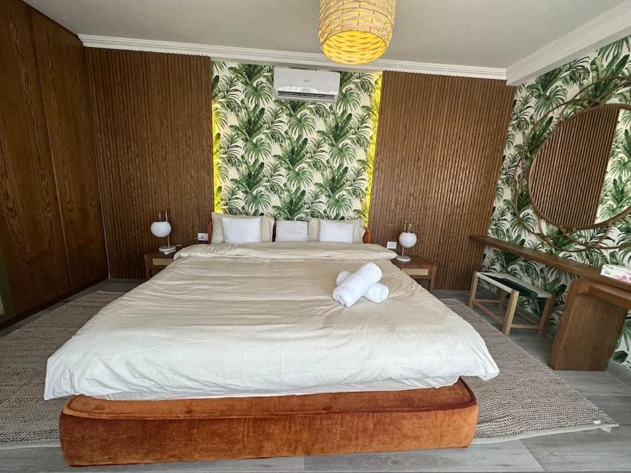 Achrafieh Rooftop 1-BR with Jacuzzi view 5