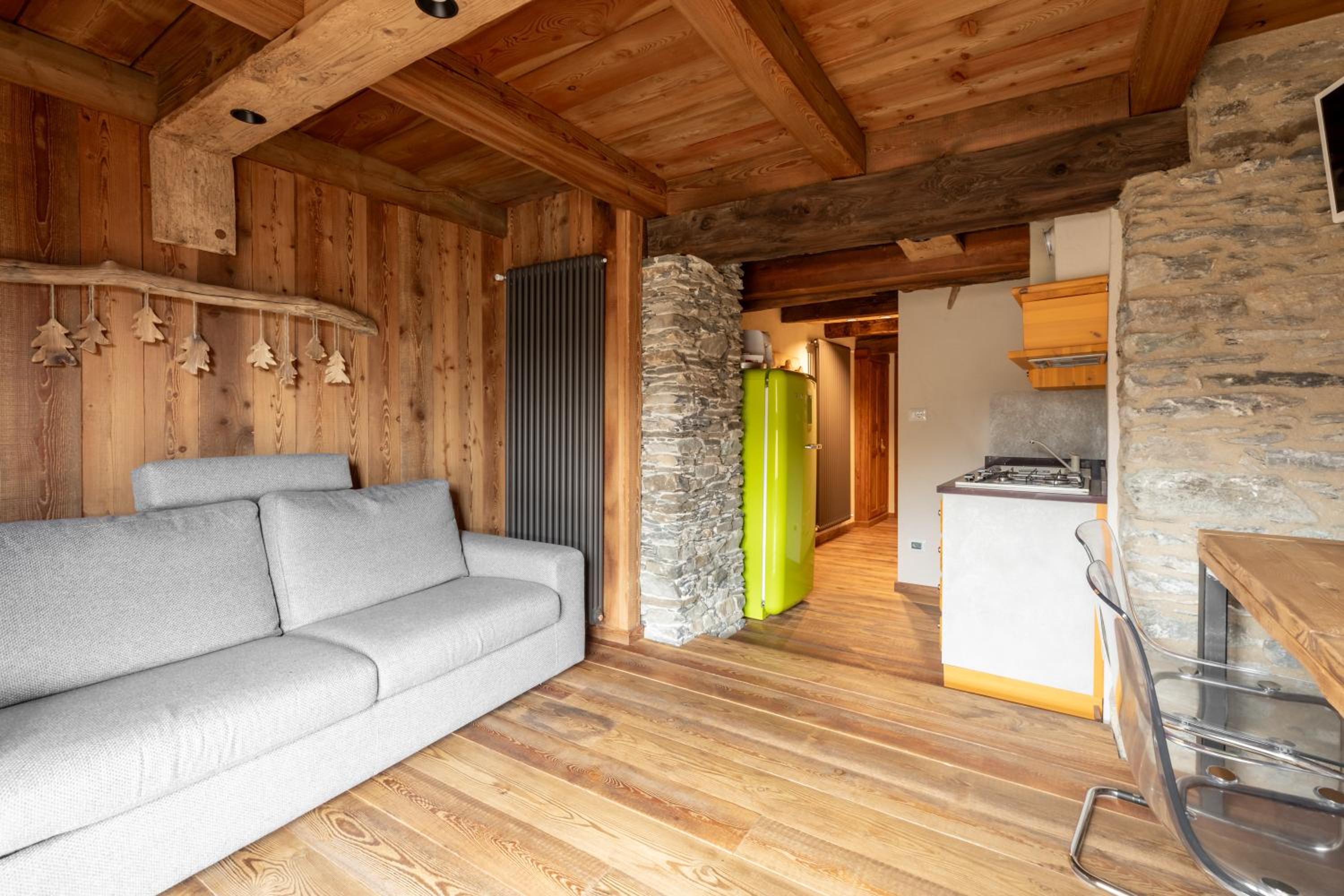 Elva Apartments