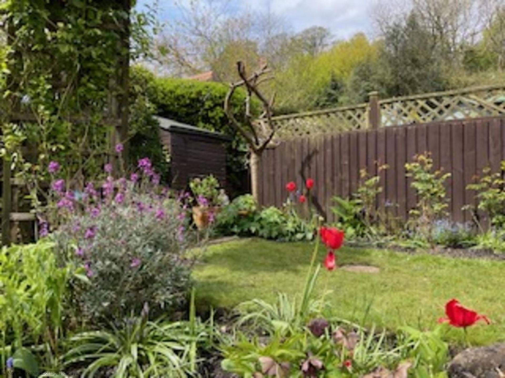 Picturesque Stone Cottage in the Heart of North Yorkshire Village - Hideaway Cottage