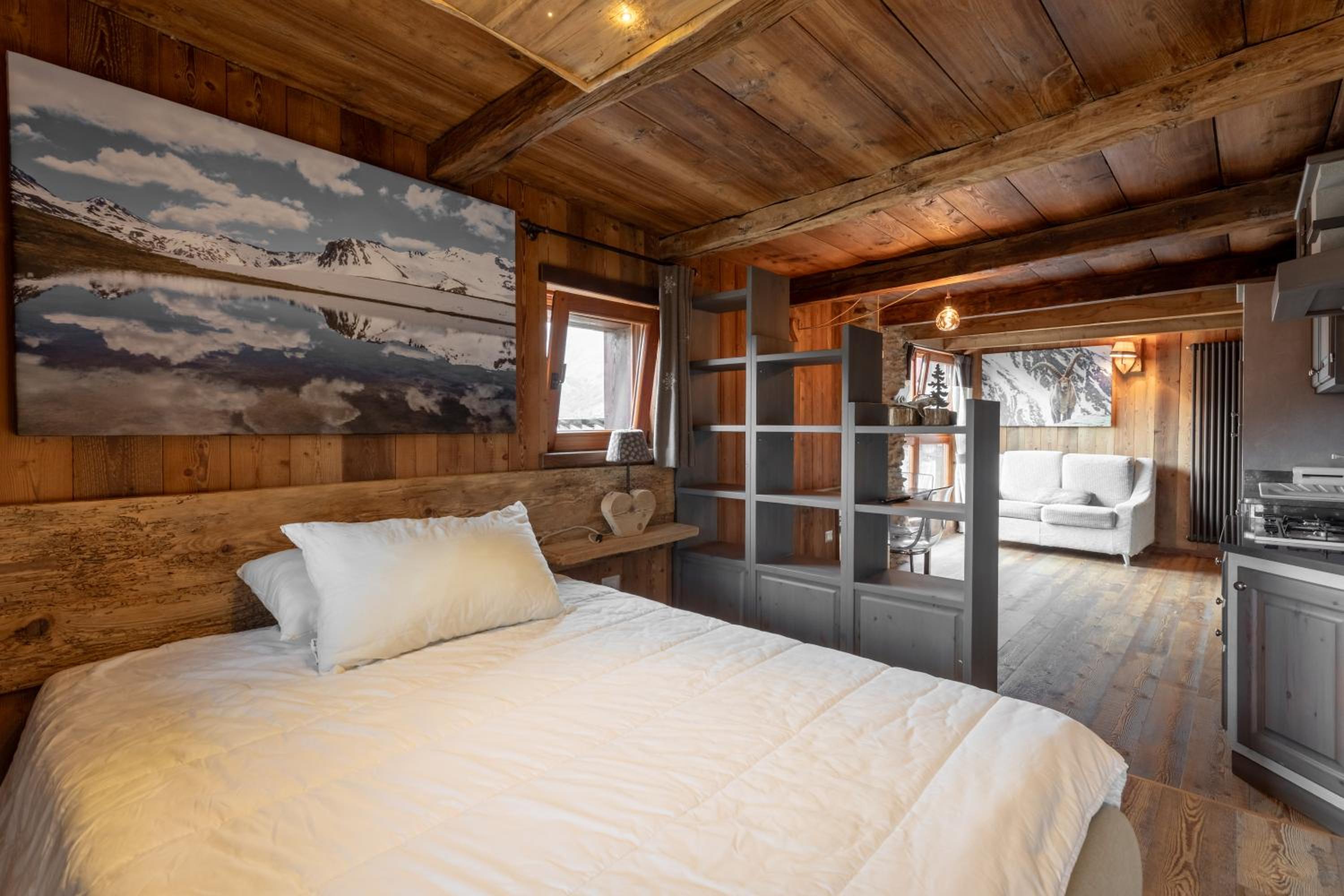 Elva Apartments