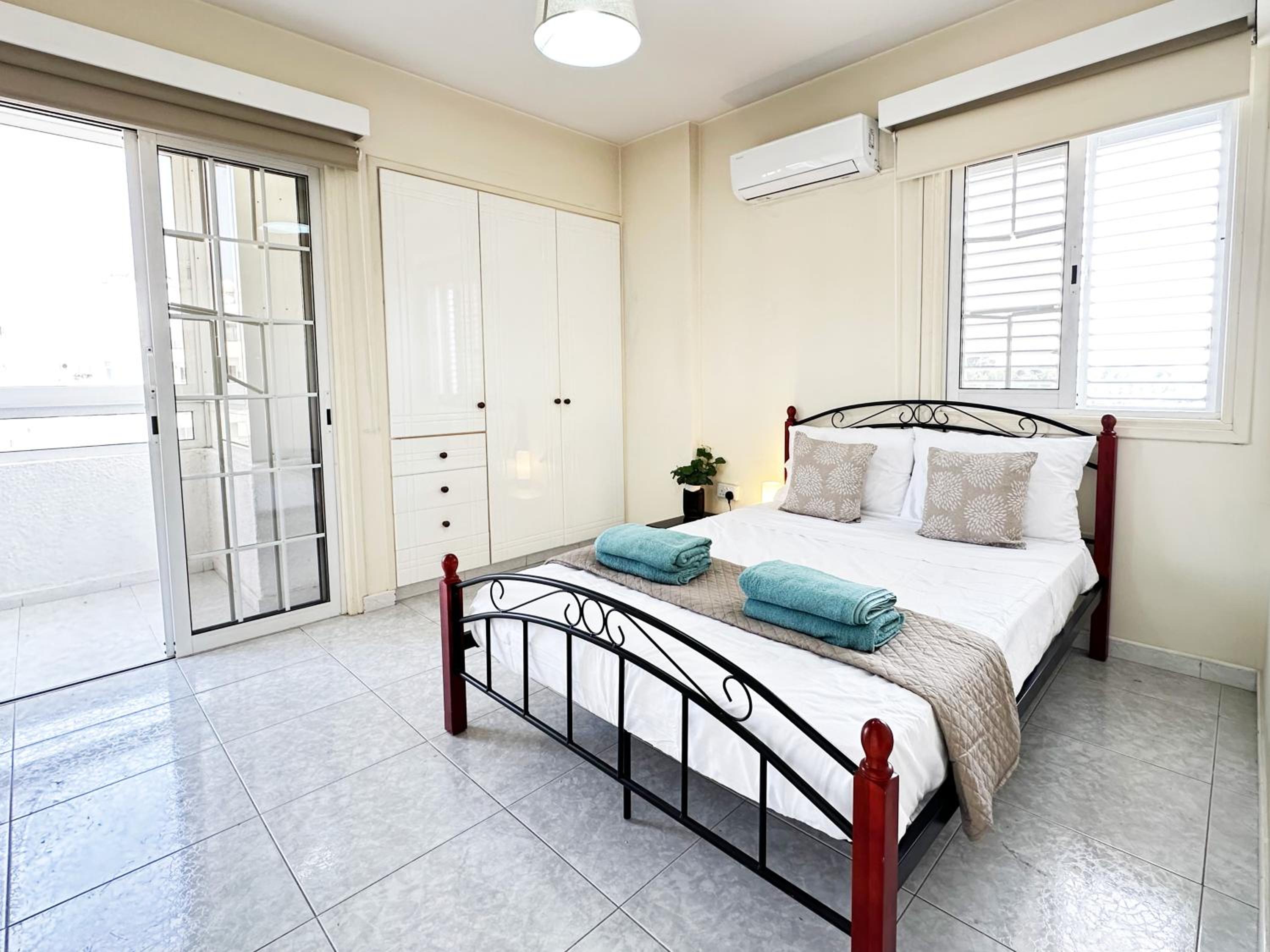 Serenity Sunrise Holiday Apt - Larnaca