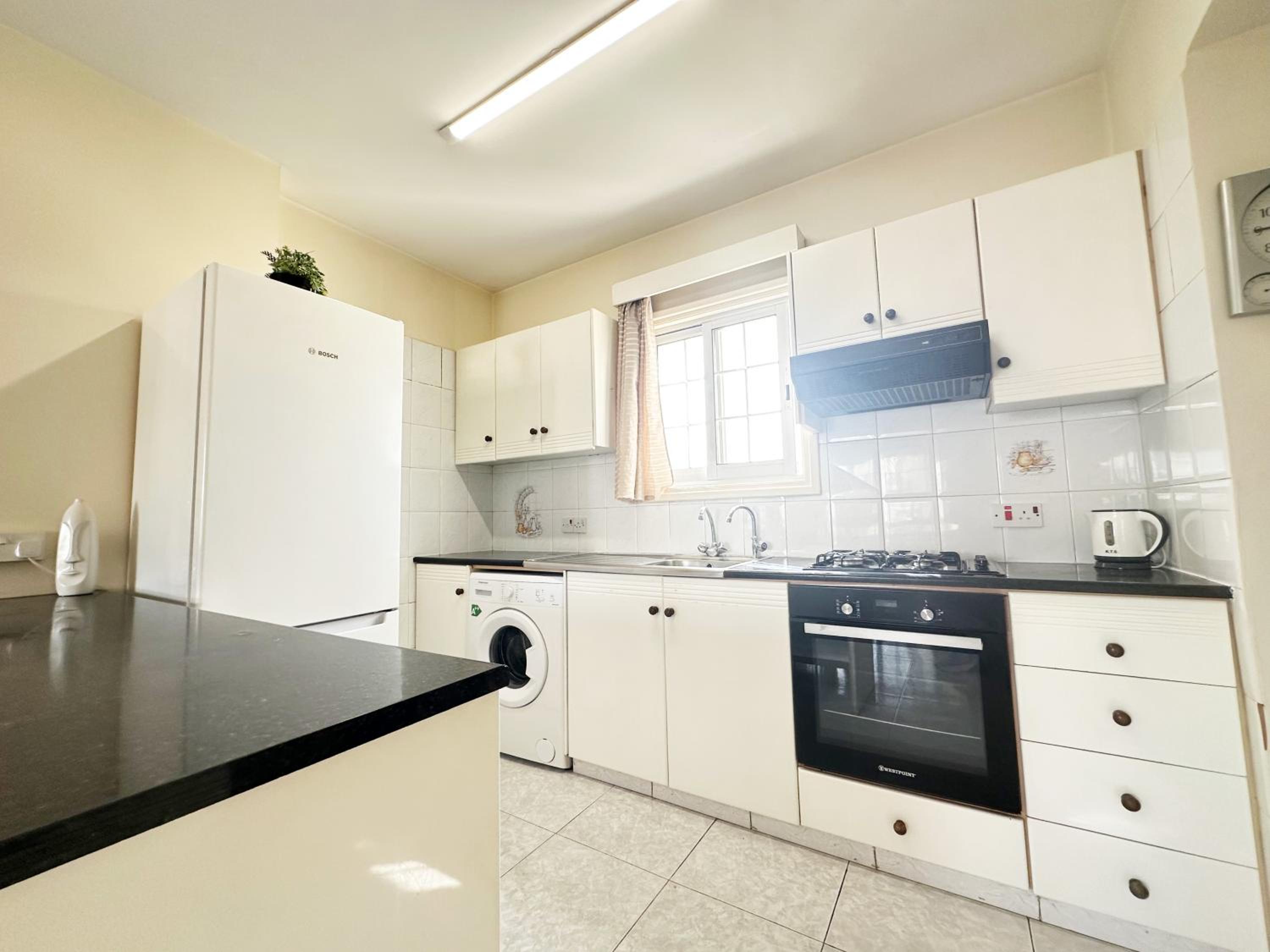 Serenity Sunrise Holiday Apt - Larnaca