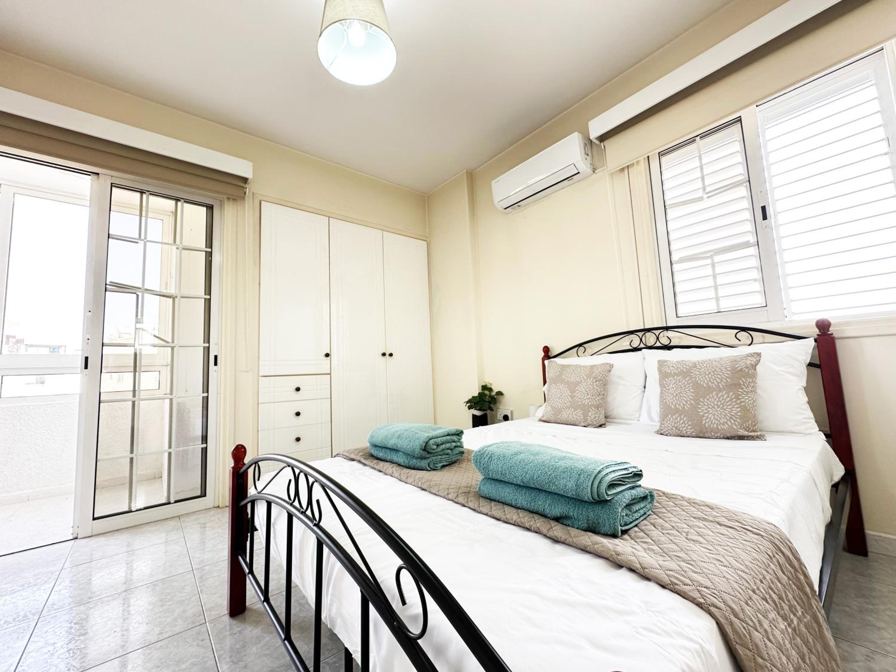 Serenity Sunrise Holiday Apt - Larnaca