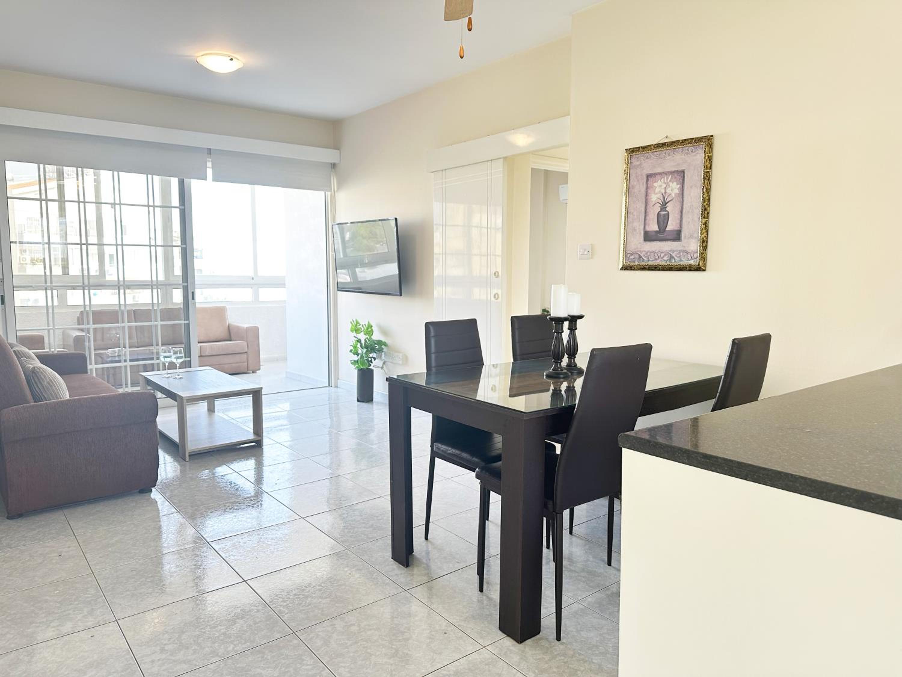 Serenity Sunrise Holiday Apt - Larnaca