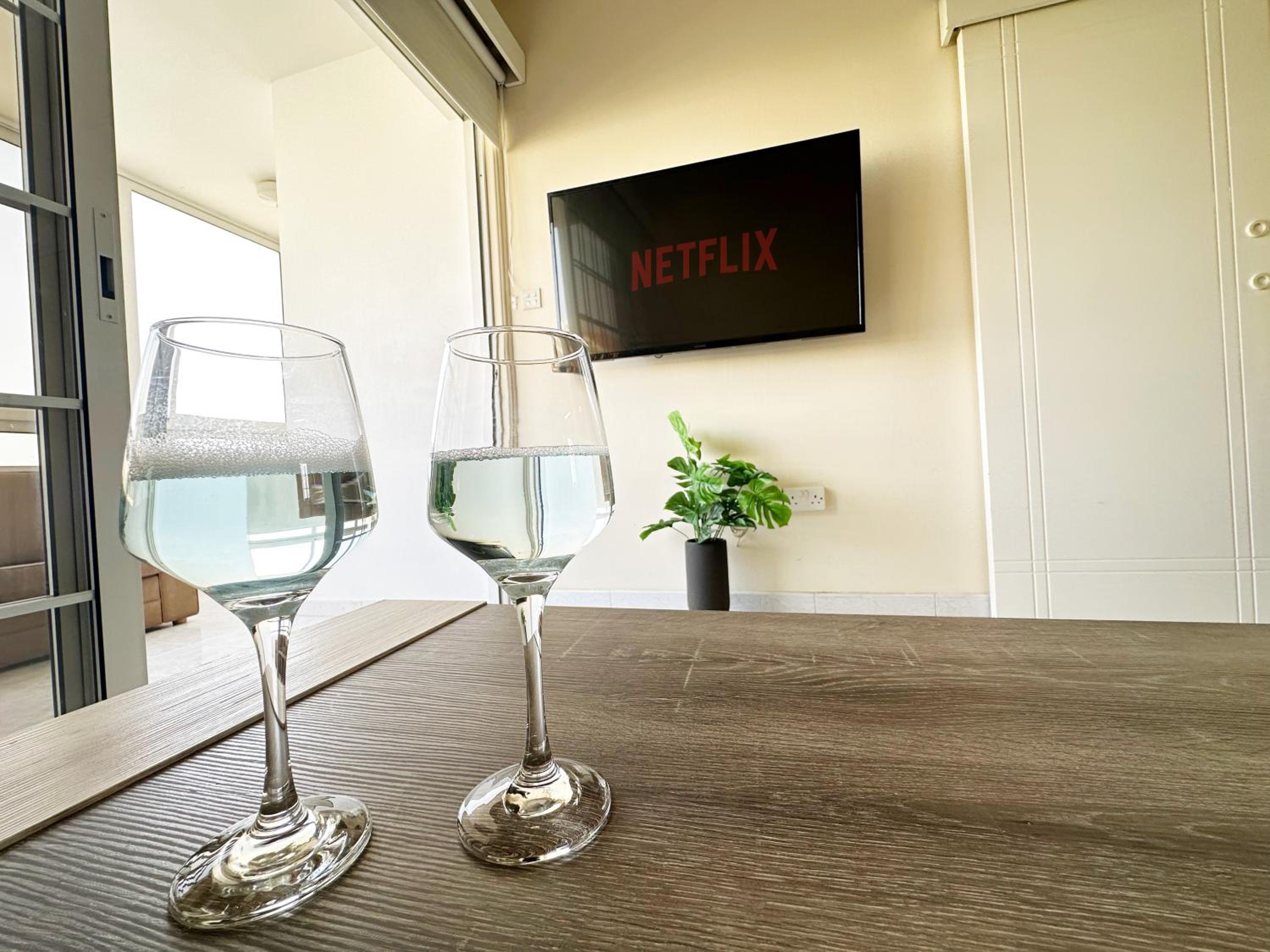 Serenity Sunrise Holiday Apt - Larnaca