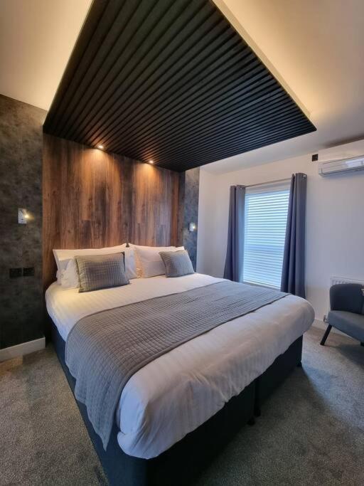 Stunning New Seafront Apartment