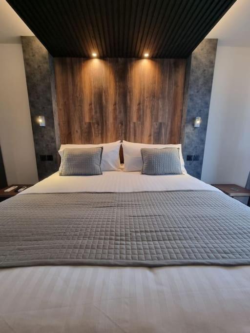 Stunning New Seafront Apartment