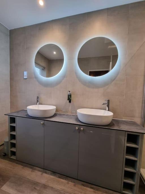 Stunning New Seafront Apartment