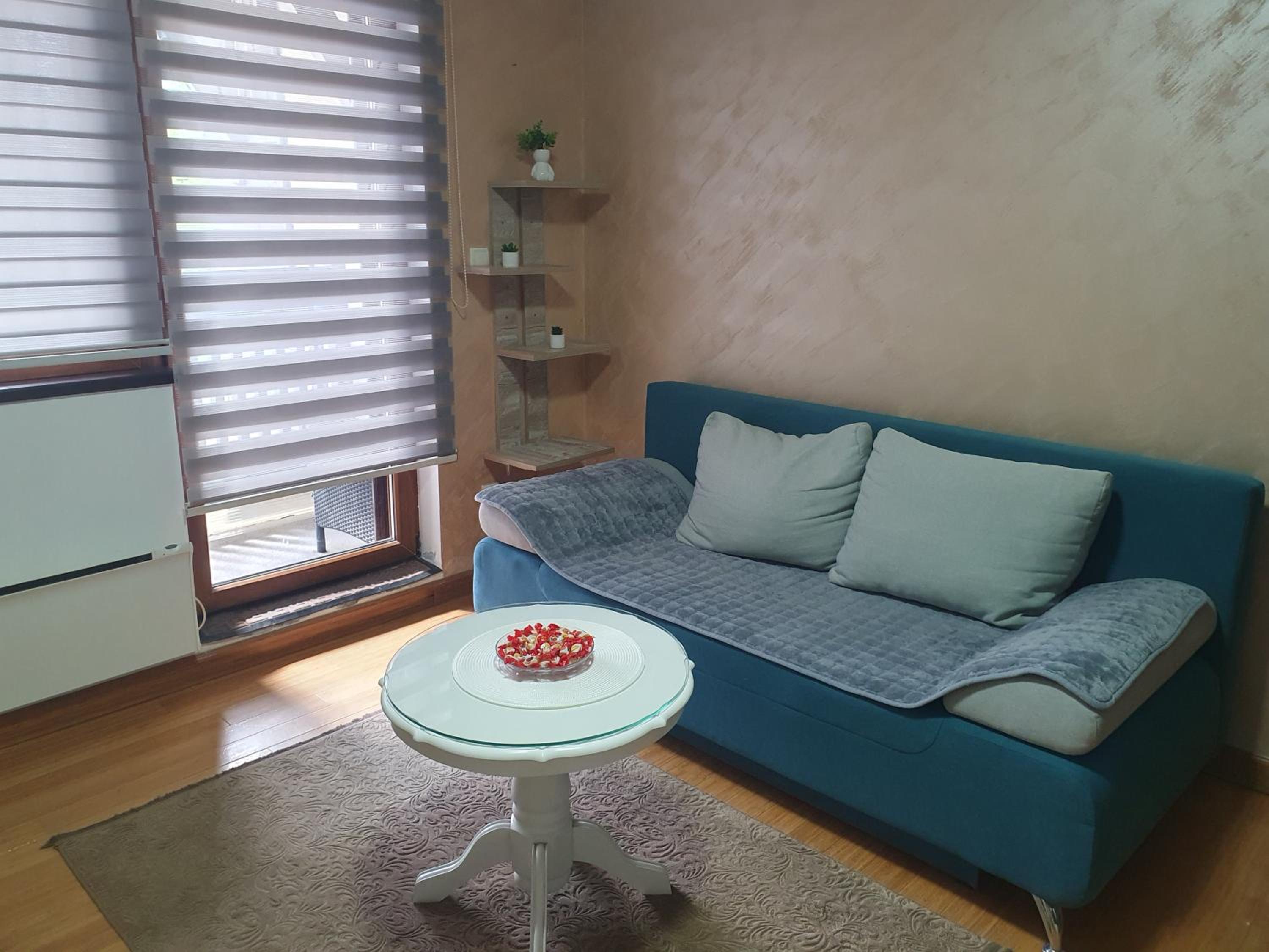 LUX APARTMAN EM view 2