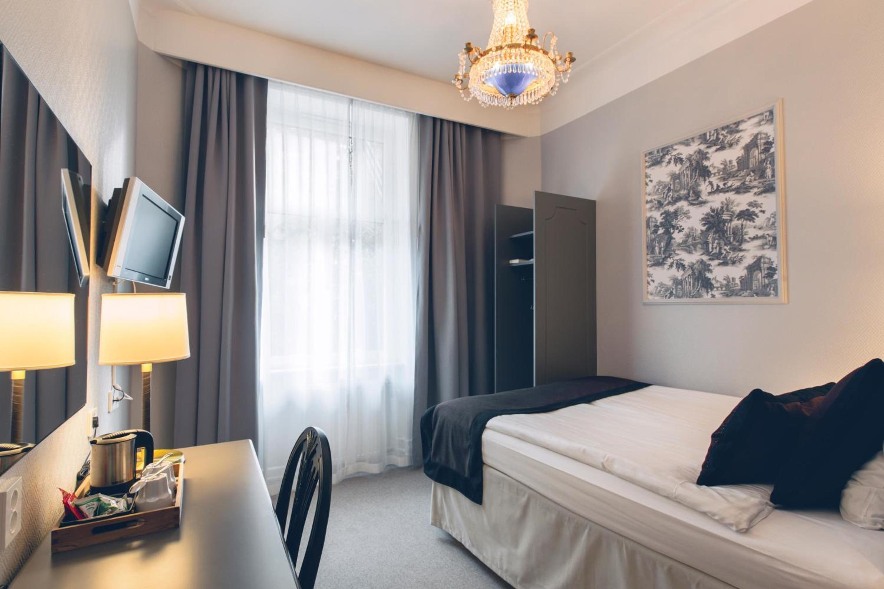 Stockholm Vacations - Crystal Plaza Hotel - Property Image 1