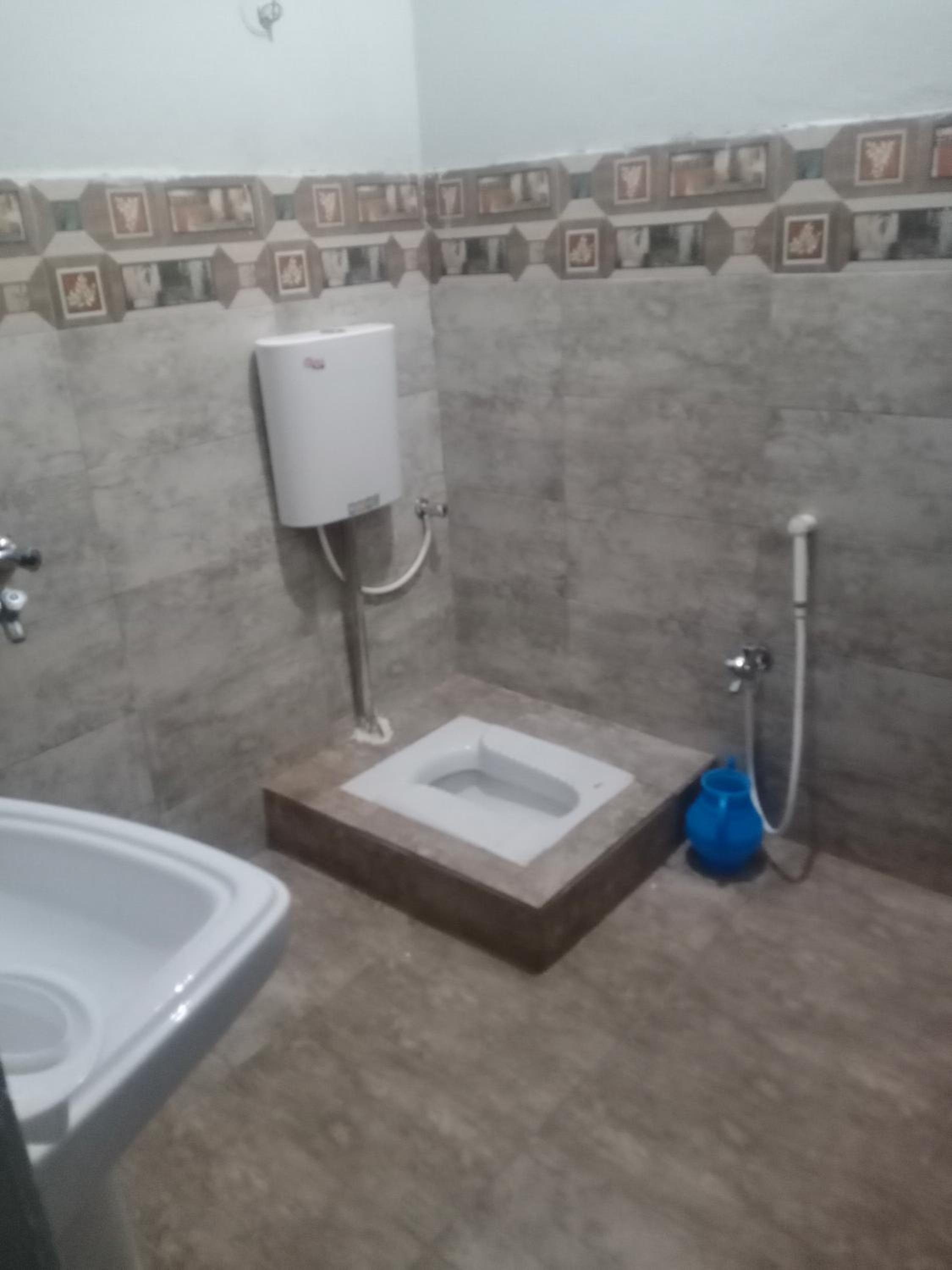 Peaceful apartment at mozang lahore view 3