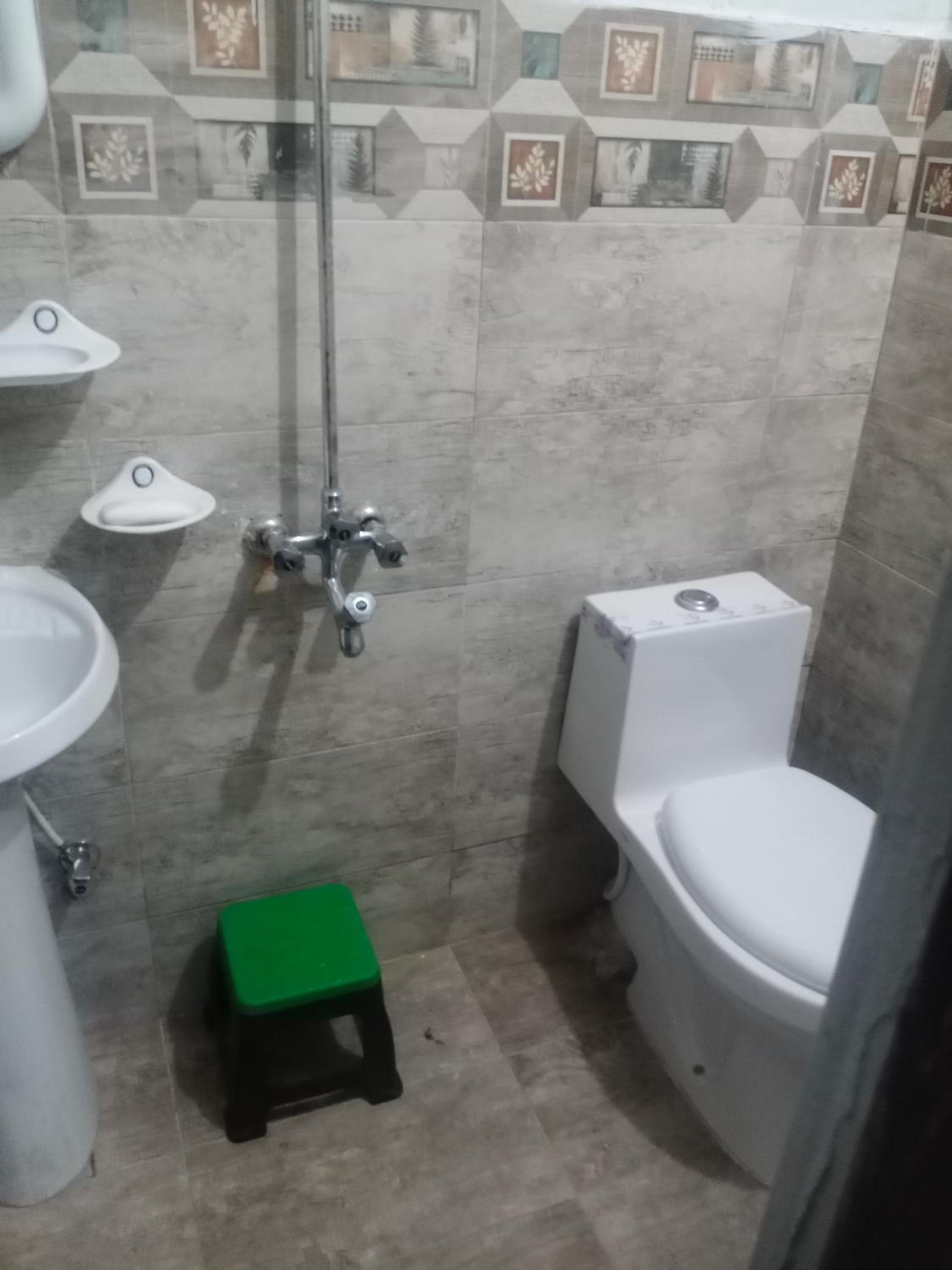 Peaceful apartment at mozang lahore view 5