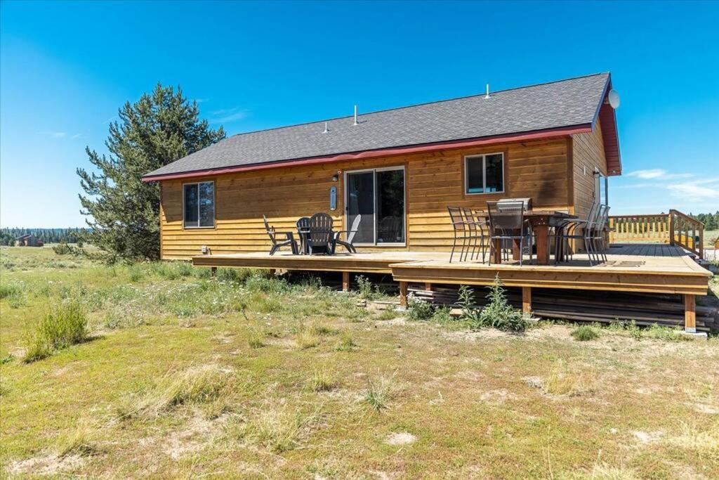 Huckleberry Hideaway view 3