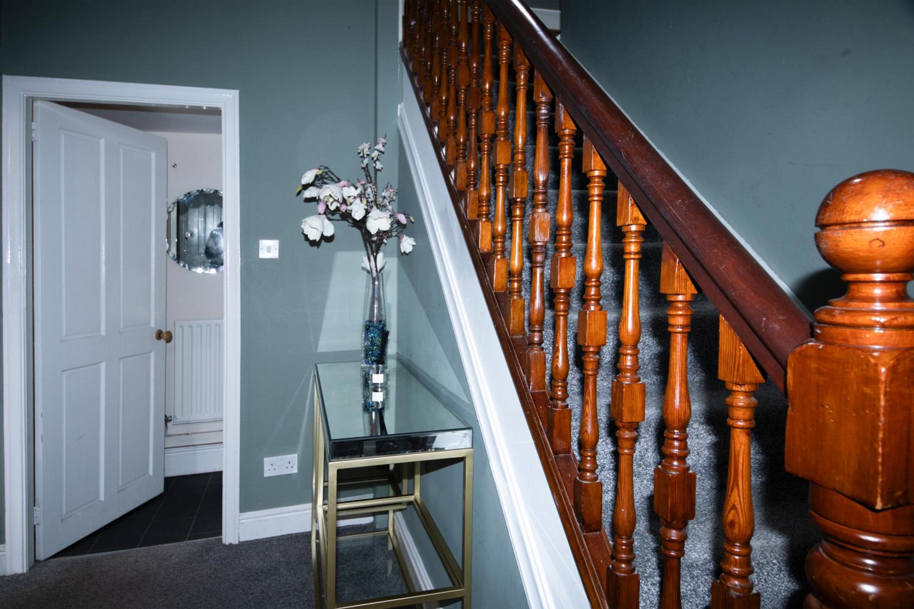 Spacious house Liverpool city centre L1, sleeps 16 view 2