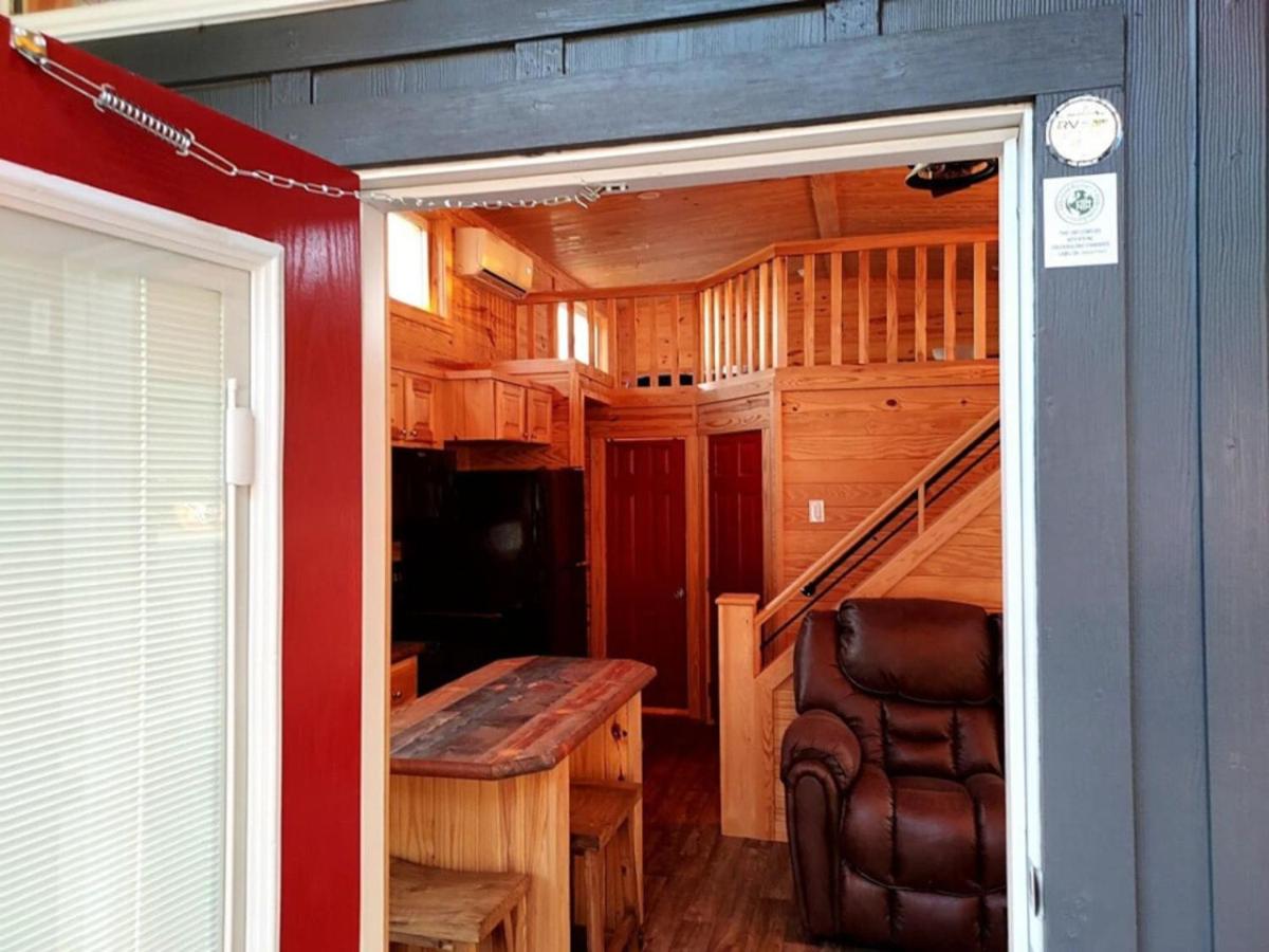 Lakefront Cottage with Hot Tub & Sunset Views view 3
