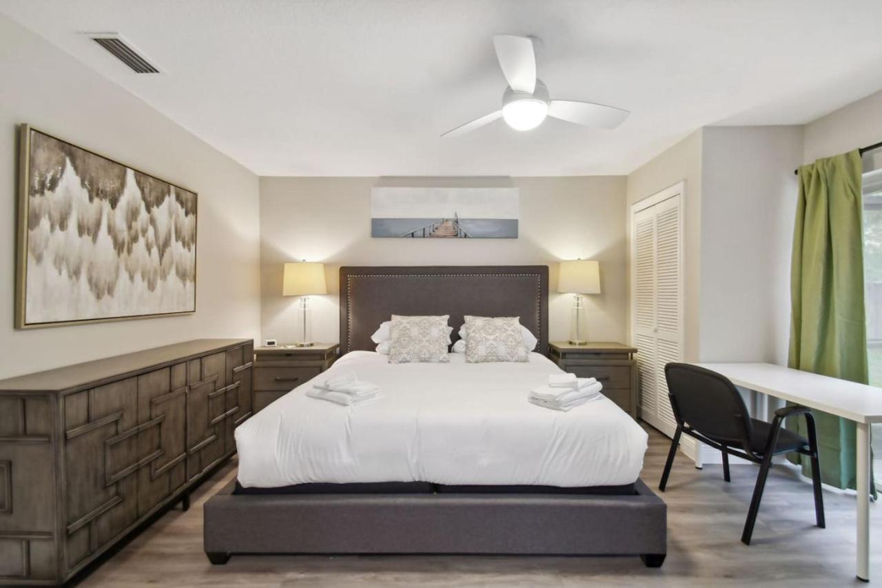 Tampa Vacations - Red Royalty Pool, King Bed, Yard - Property Image 24