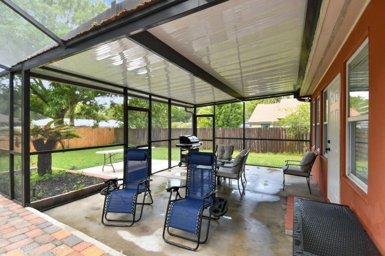 Tampa Vacations - Red Royalty Pool, King Bed, Yard - Property Image 26