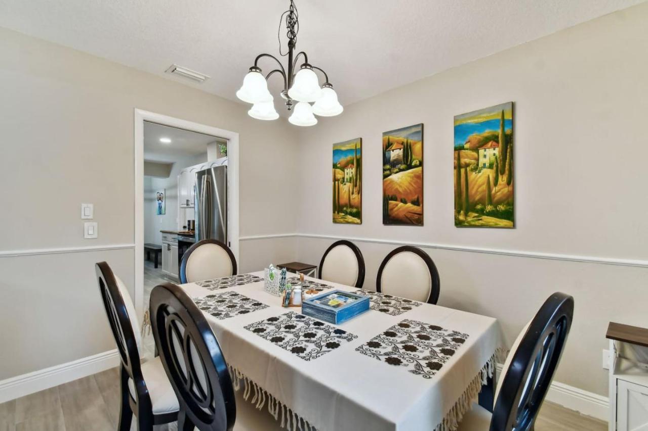 Tampa Vacations - Red Royalty Pool, King Bed, Yard - Property Image 37