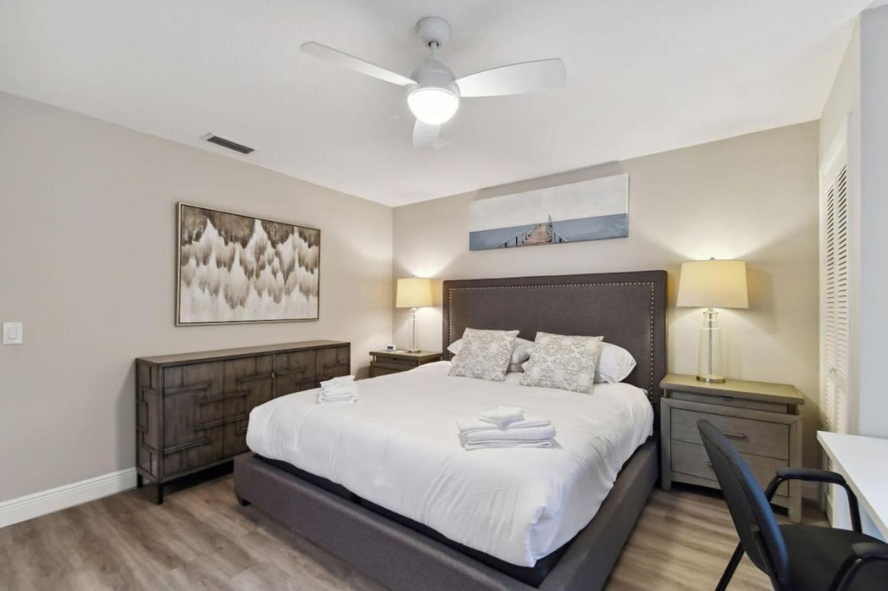 Tampa Vacations - Red Royalty Pool, King Bed, Yard - Property Image 7