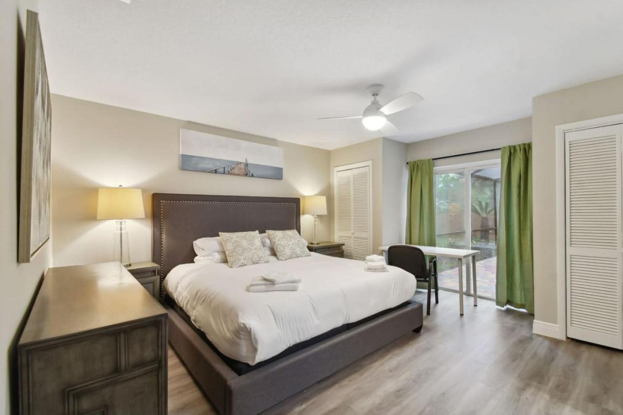 Tampa Vacations - Red Royalty Pool, King Bed, Yard - Property Image 8