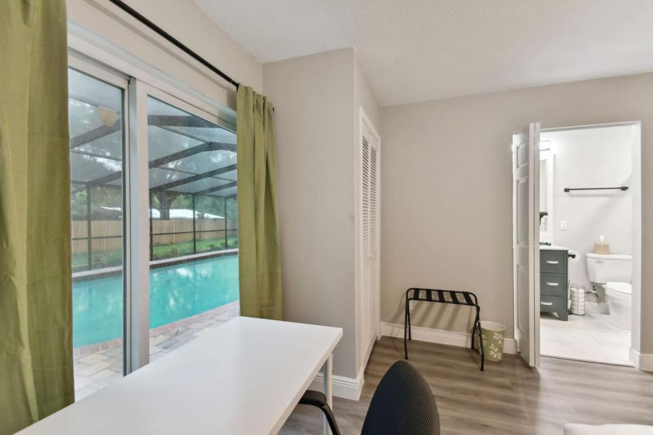 Tampa Vacations - Red Royalty Pool, King Bed, Yard - Property Image 10