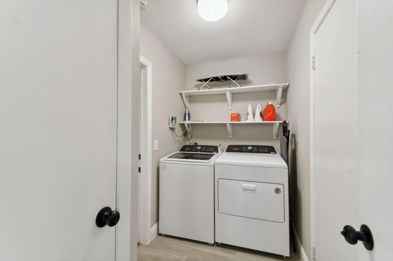 Tampa Vacations - Red Royalty Pool, King Bed, Yard - Property Image 11