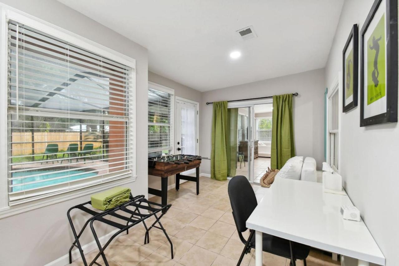 Tampa Vacations - Red Royalty Pool, King Bed, Yard - Property Image 18