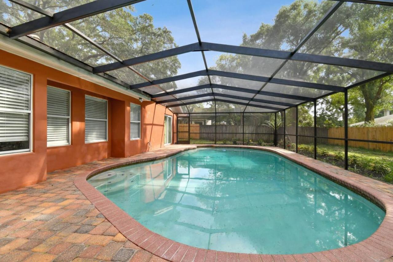 Tampa Vacations - Red Royalty Pool, King Bed, Yard - Property Image 20