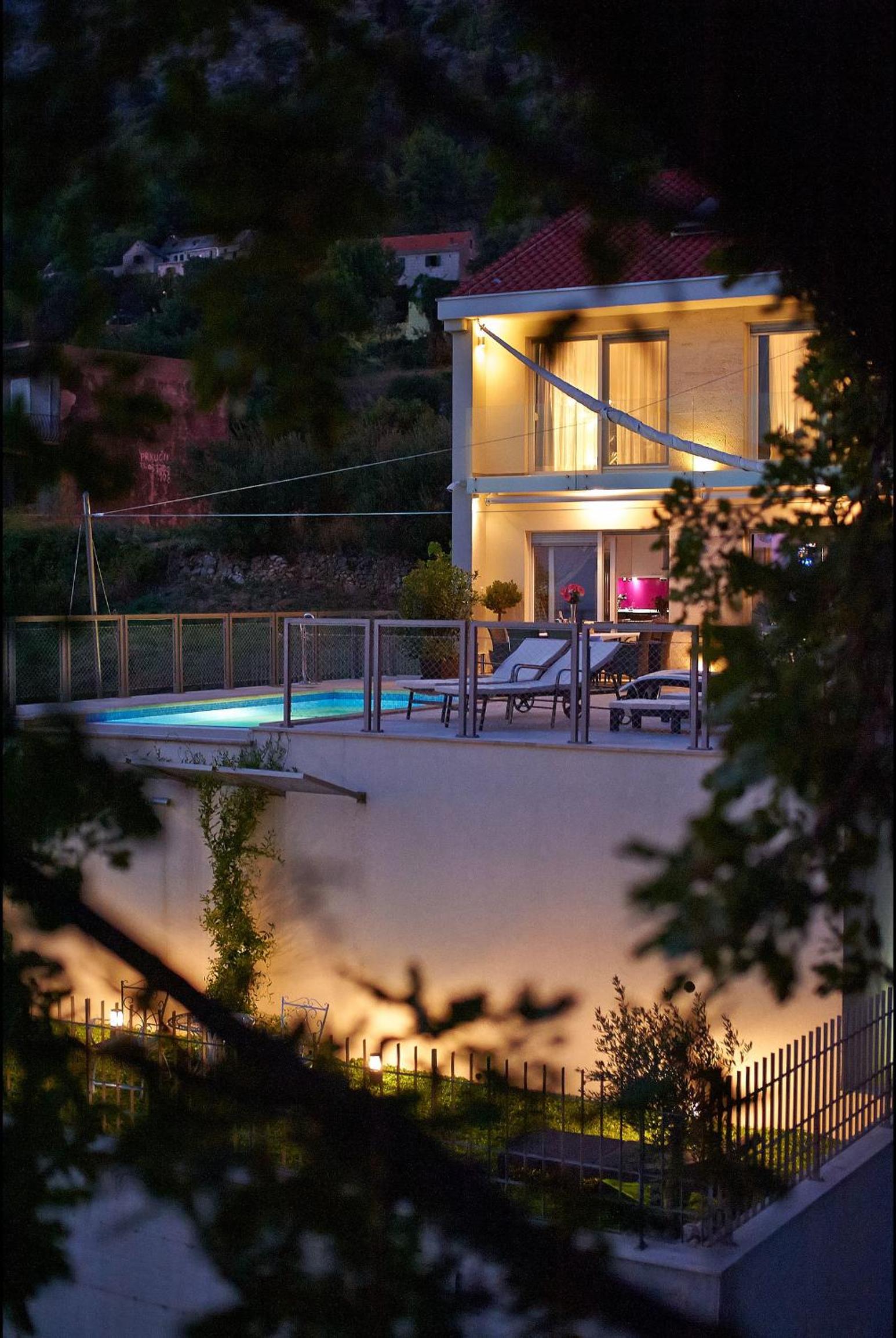 Villa Maranata-5 stars-pool-spa-gym-free parking-privacy view 4