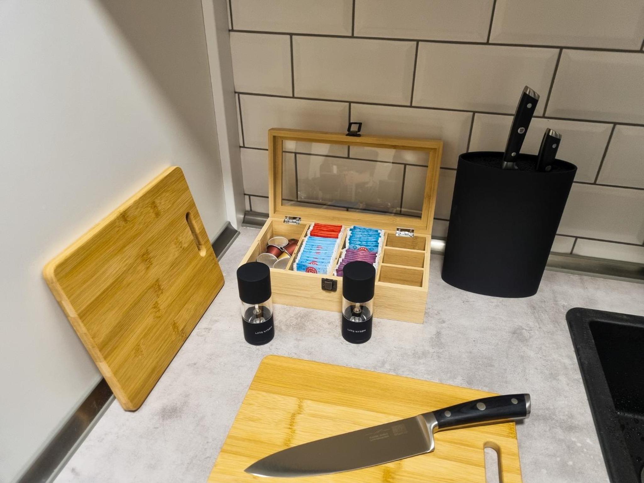 maremar - Design im Zentrum - 2 Schlafzimmer - Luxus Boxspringbetten - Küche - Arbeitsplätze & Highspeed WLAN - Balkon