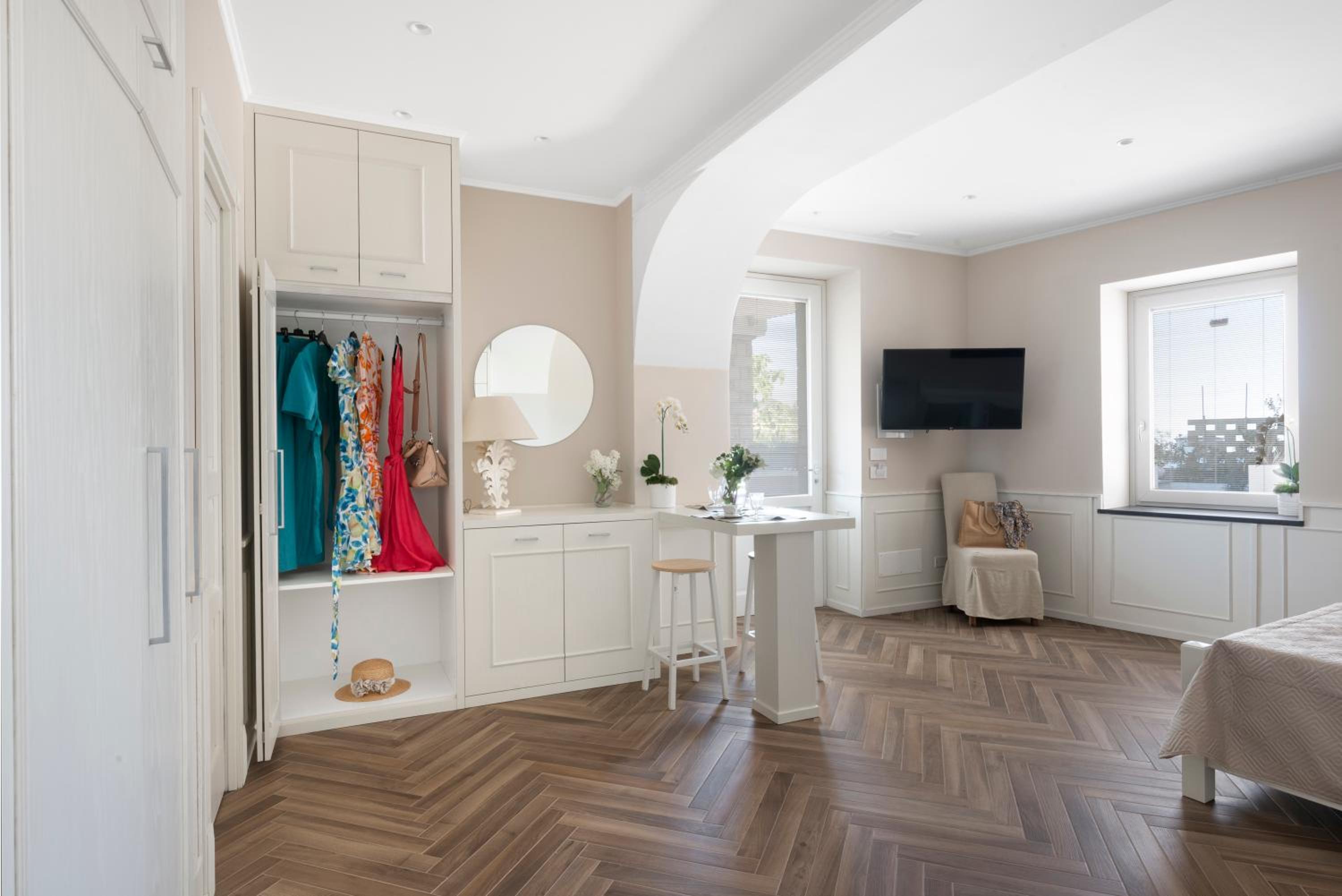 Cyrus&Janus flats - De Vivo Realty view 5
