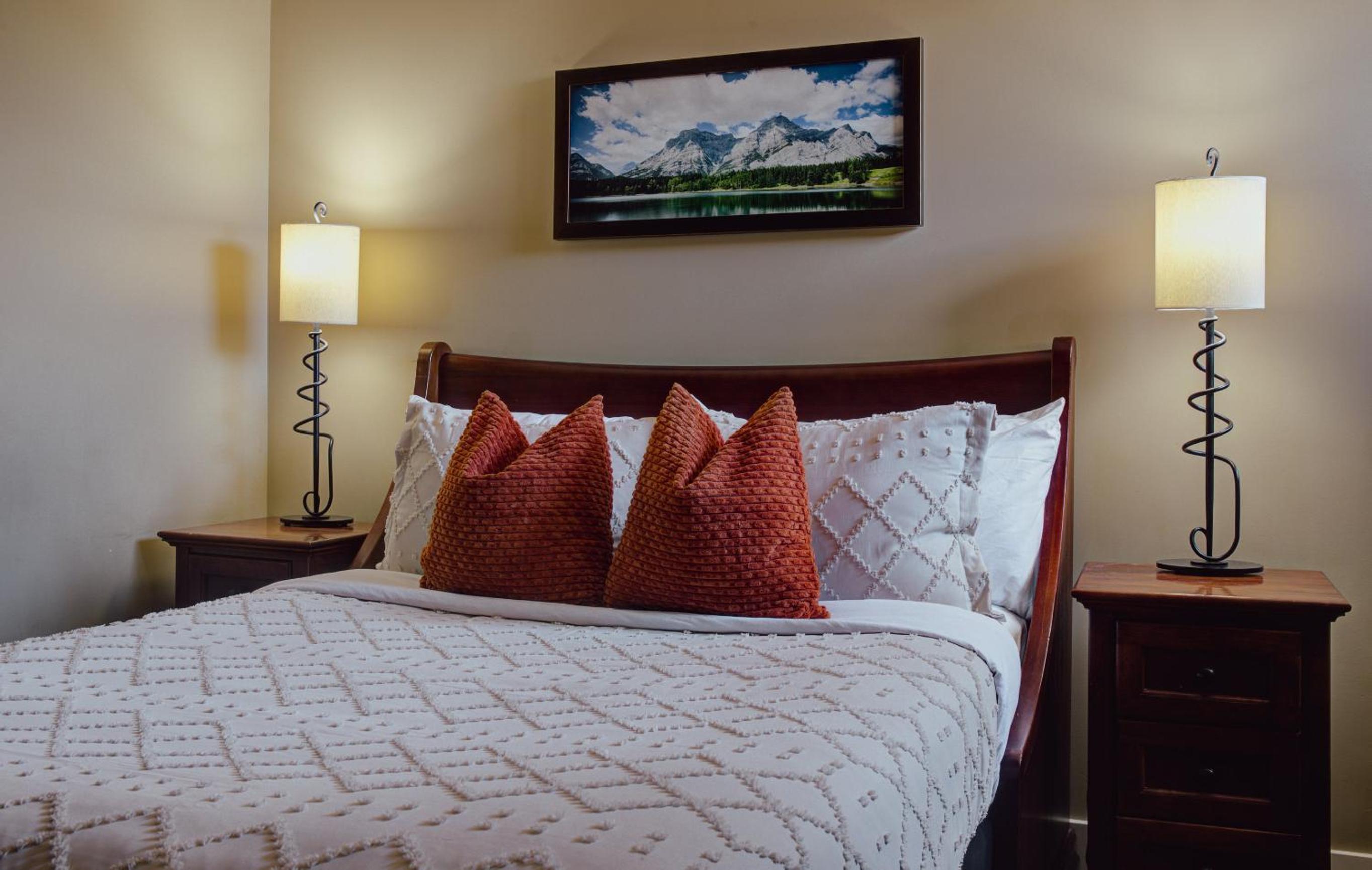 Panoramic Mountain View Condo