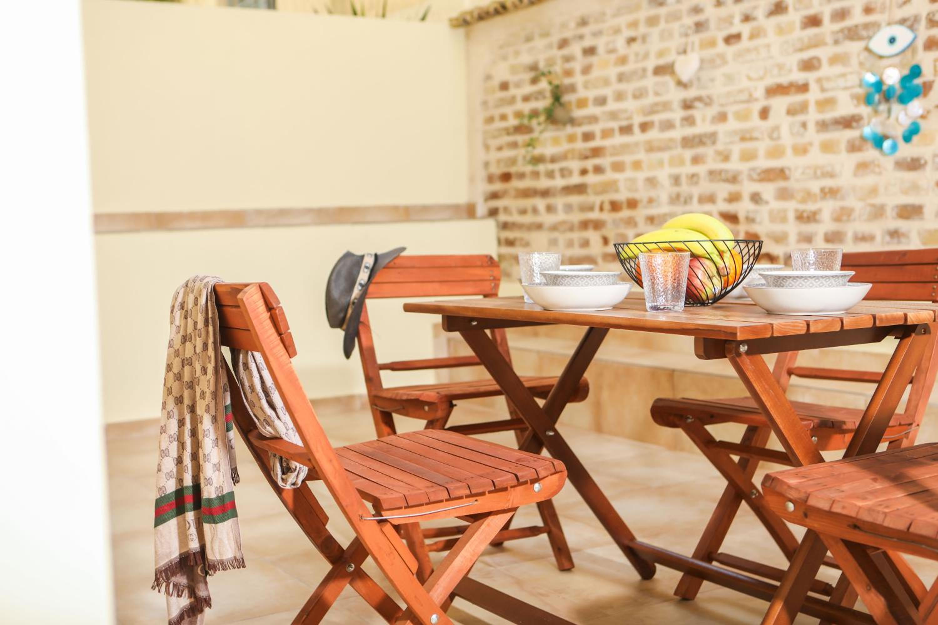 Elisavet City Apartment with Veranda