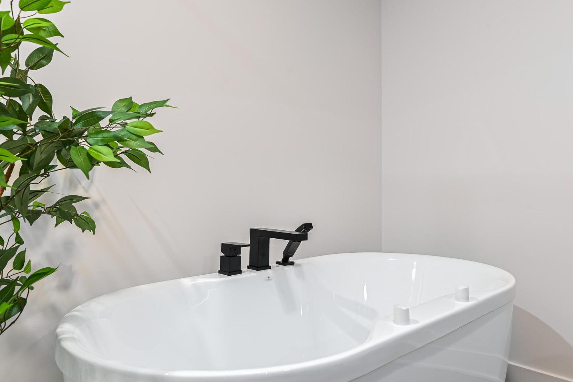 Luxurious & Tranquil Nature Getaway with SPA & Scenic Views