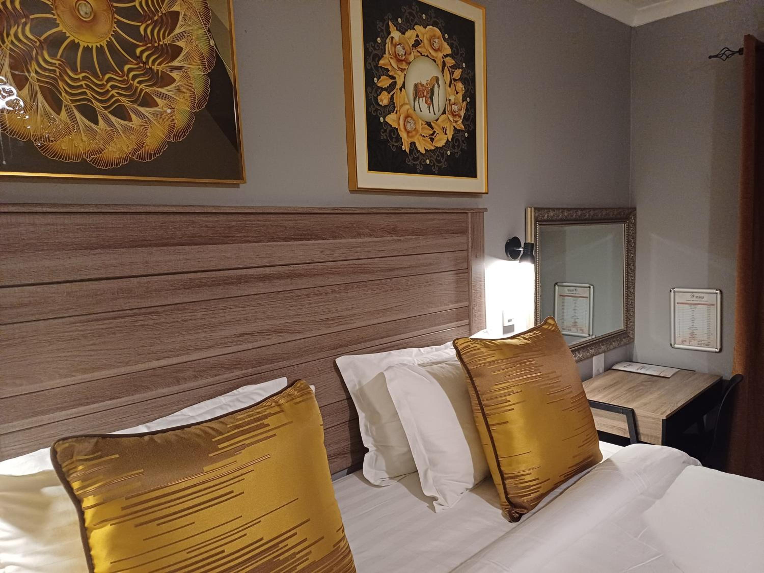 Etang Hotels