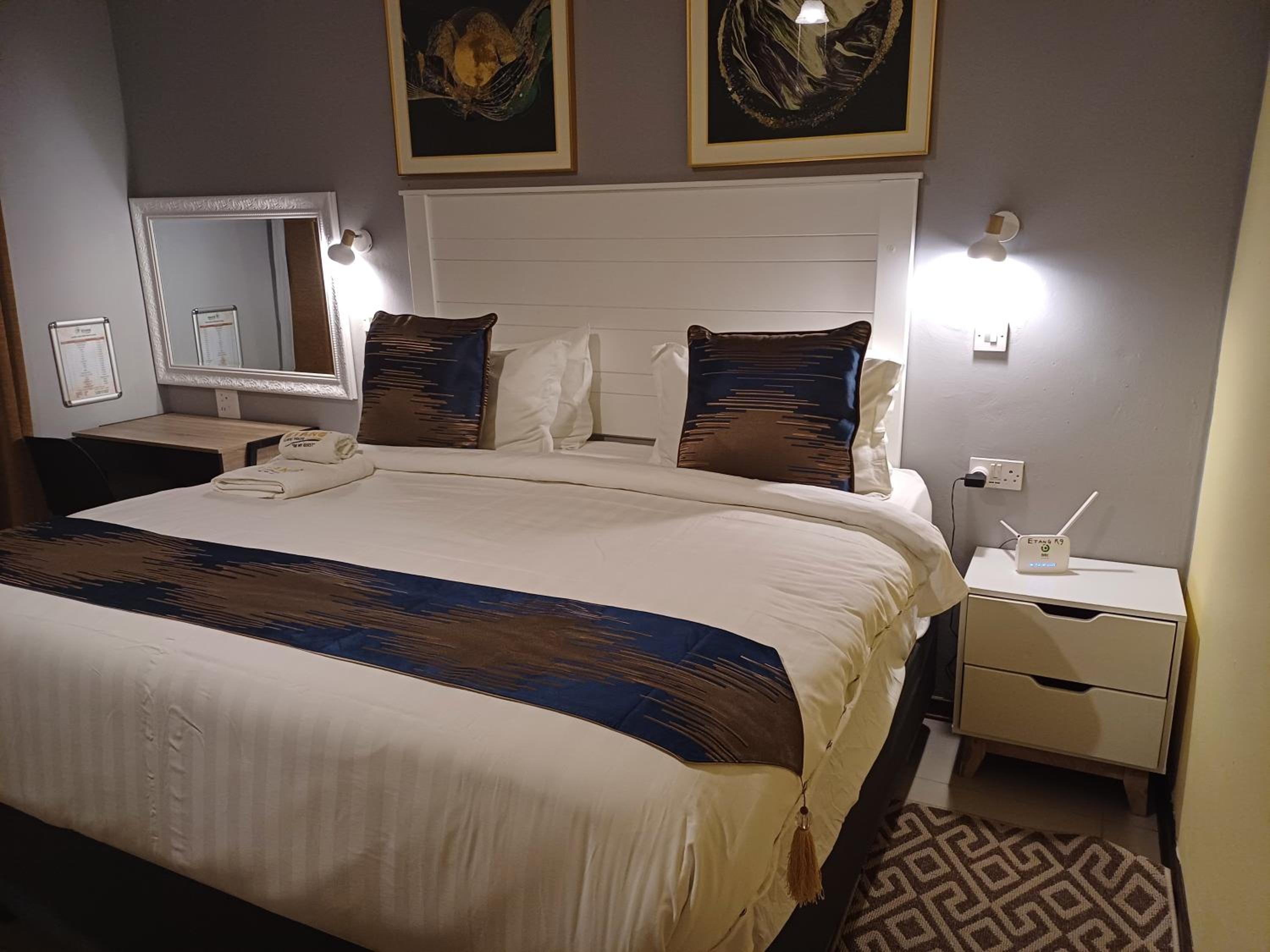 Etang Hotels