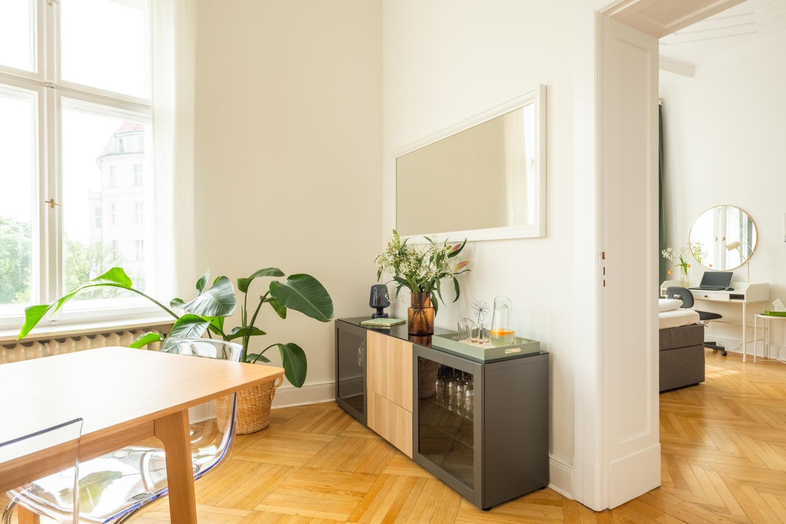 KAISER 02 by ROCKCHAIR Apartments l SUPERHOST Status l 3 Bedrooms Boxspringbeds 2 Bathrooms l Cozy Family & Business Flair 155 sqm 3 Balcony 2nd Floor Elev