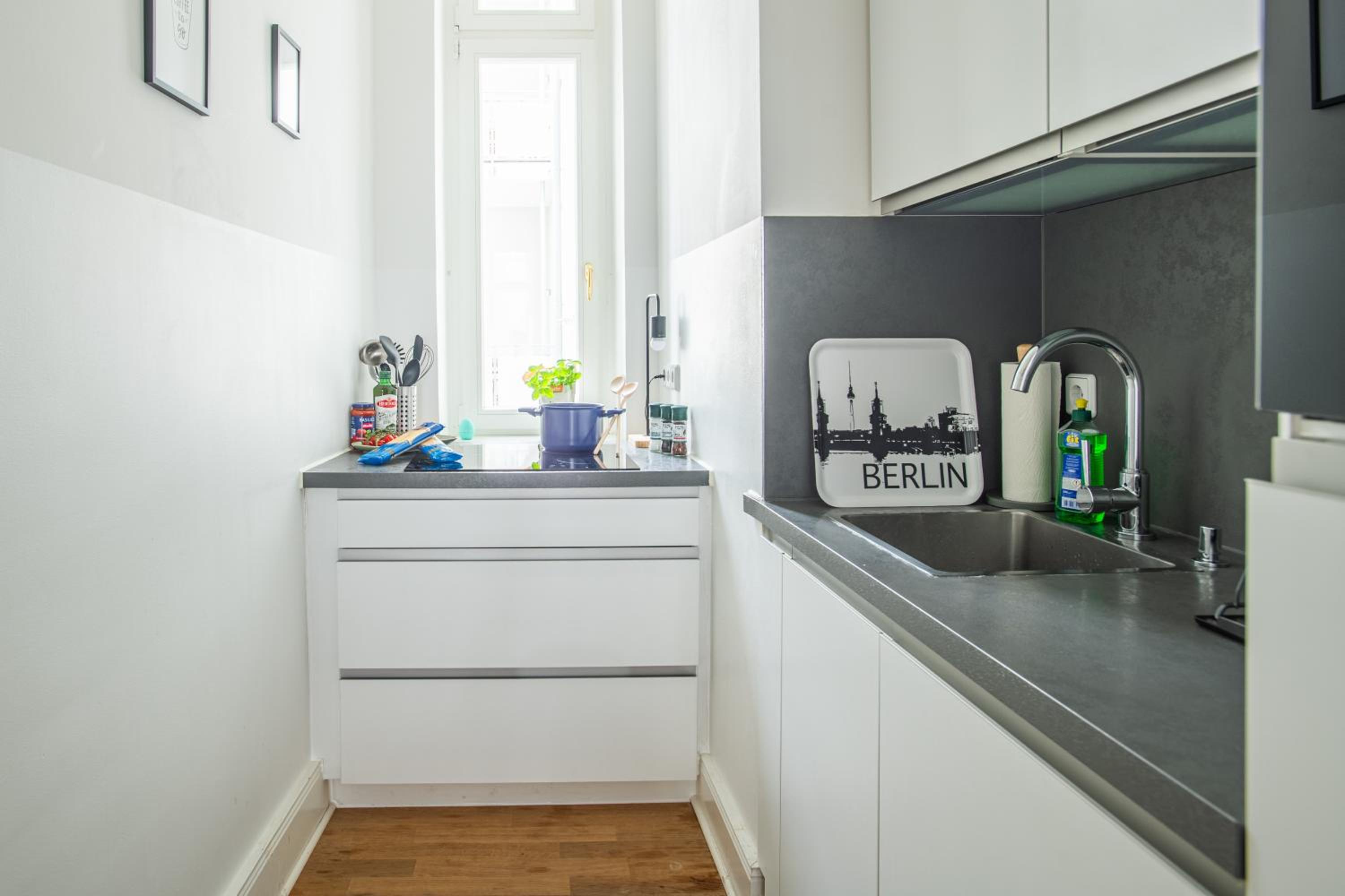KAISER 02 by ROCKCHAIR Apartments l SUPERHOST Status l 3 Bedrooms Boxspringbeds 2 Bathrooms l Cozy Family & Business Flair 155 sqm 3 Balcony 2nd Floor Elev